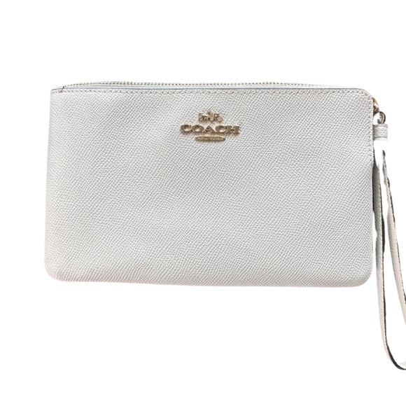 Coach Handbags - Coach Clutch (Excellent Condition) ✨